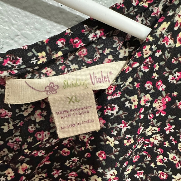 Women's Shrinking Violet Top XL Black Floral pocket front petal sleeve polyester - Picture 8 of 10